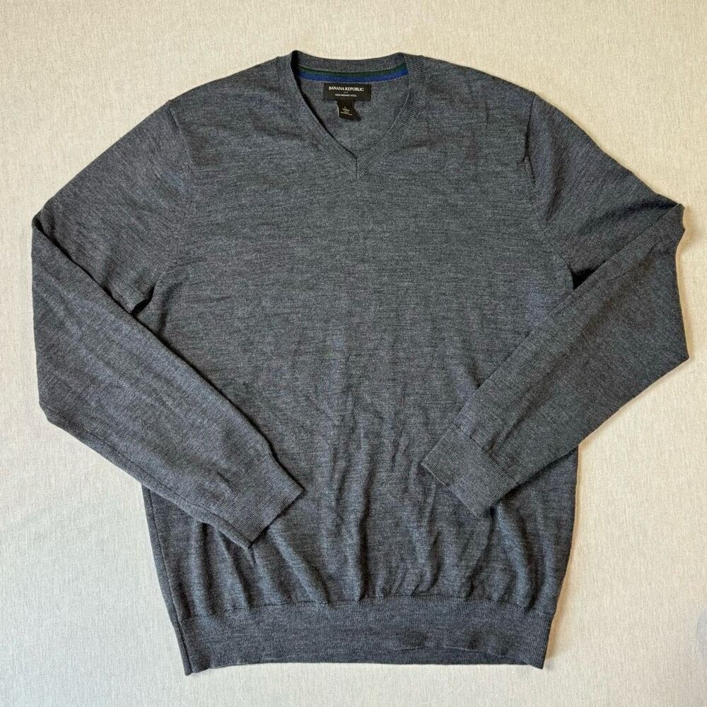Banana Republic Men’s 100% Merino Wool V Neck Grey Sweater Sz L